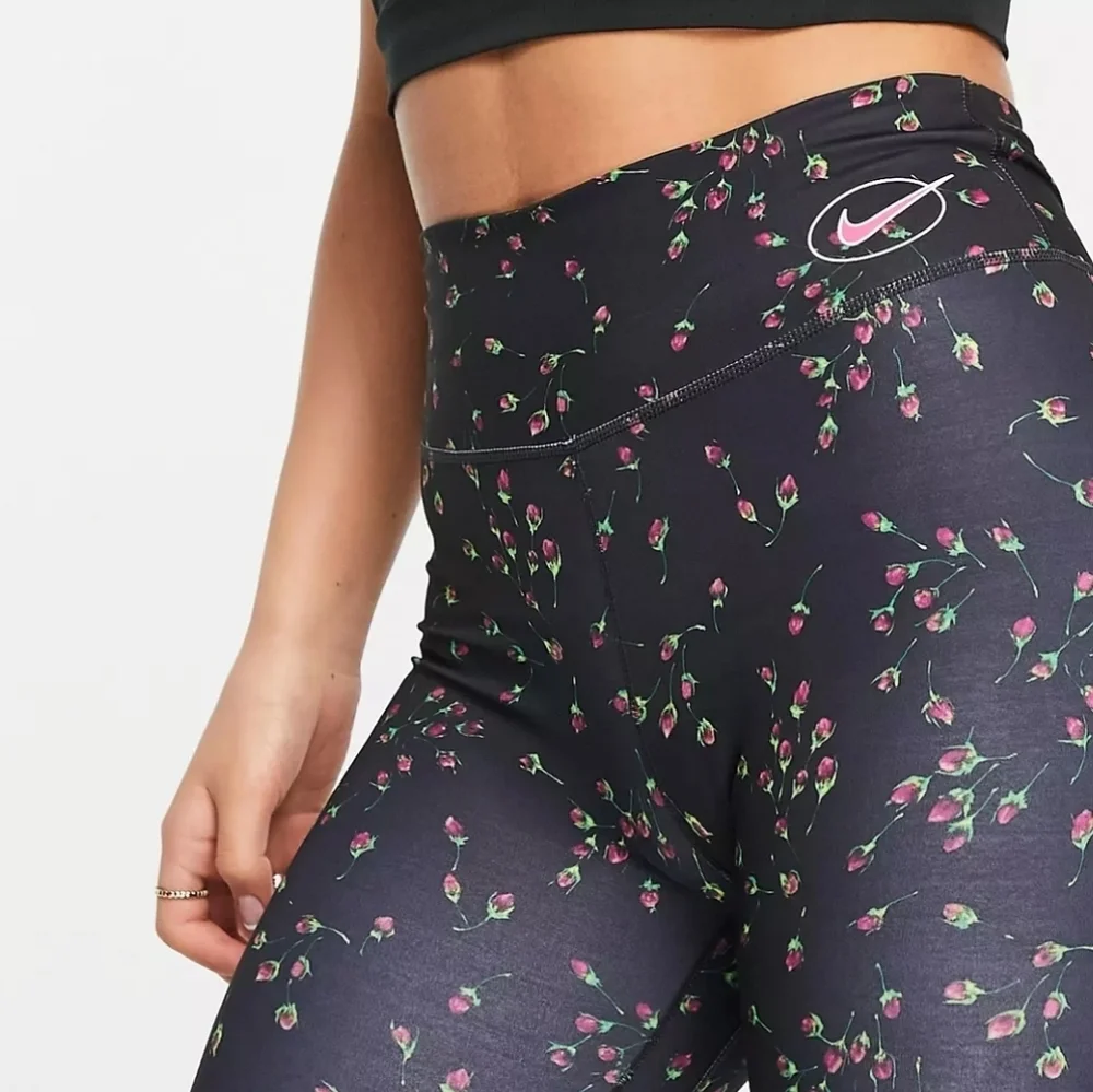 NEW! Nike Black Floral High-Waist Leggings - Size M